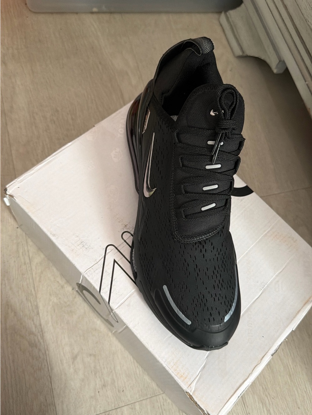 NIKE AIR MAX 270 Premium